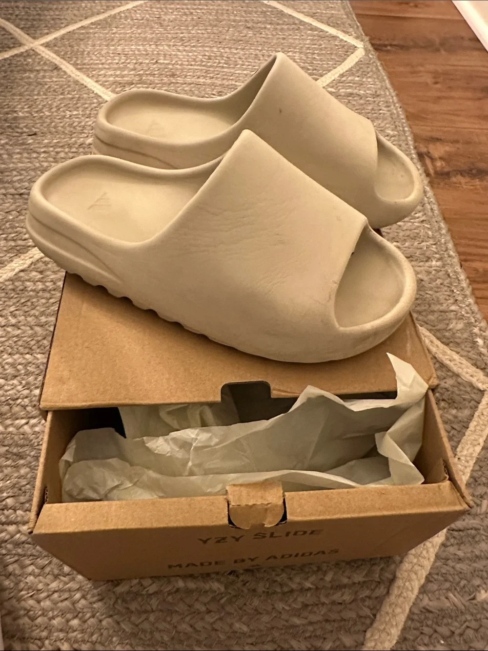 Yeezy Slide Sandals in Cream